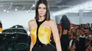 Selain itu, dapat dipastikan setelah Kendall mengunggah foto tersebut, dirinya tidak sedang berbadan dua. Tak lama, ia mengunggah foto dirinya memakai gaun merah dan begitu mempesona. (Instagram/kendalljenner)