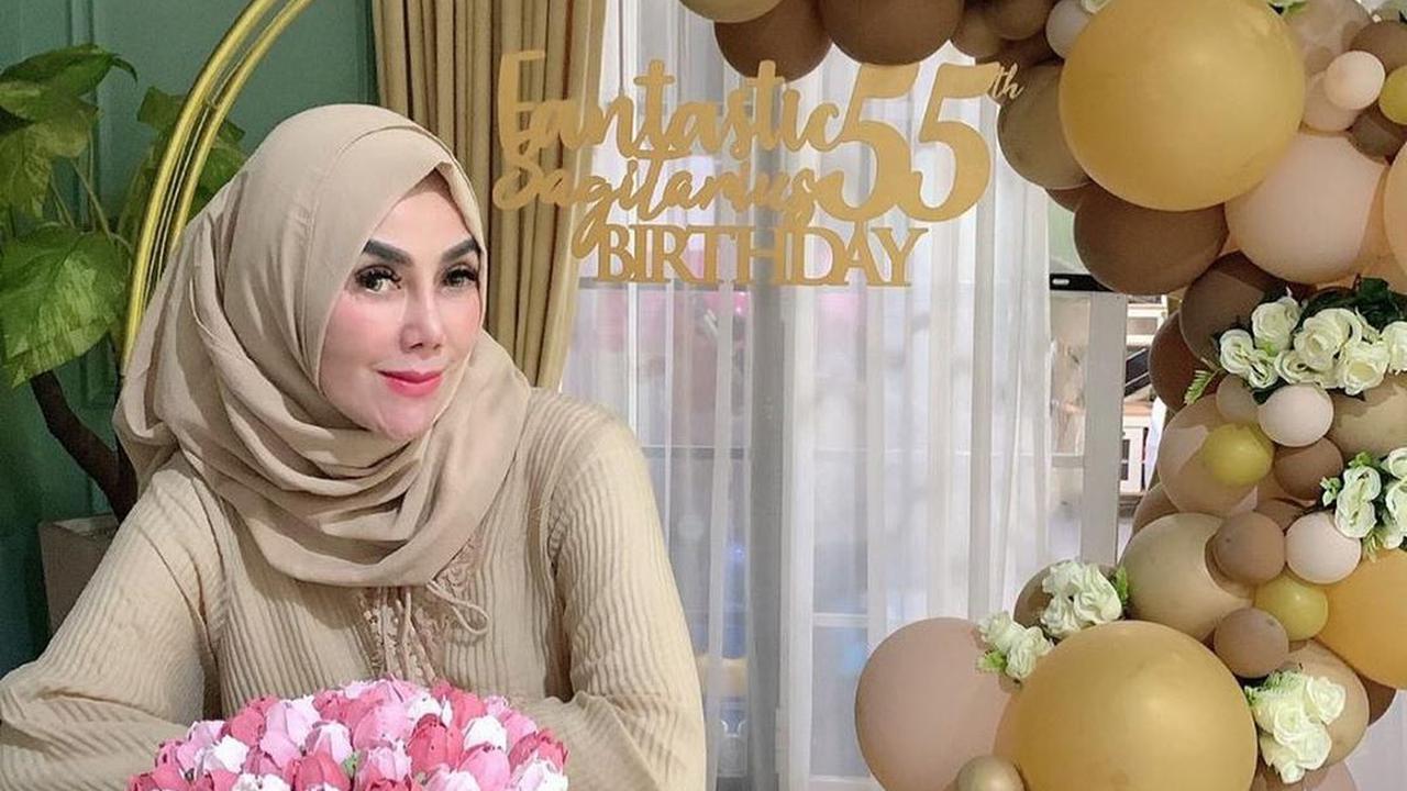 Raffi Ahmad Kirim Kado Untuk Mama, Ini 7 Momen Ulang Tahun Amy Qanita ke-55