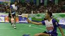 Fajar Alfian/Ricky Karanda Suwardi, harus bekerja keras untuk mengalahkan Kenas Adi Haryanto/Praveen Jordan, dalam final beregu putra bulutangkis PON XIX Jawa Barat di GOR Bima, Cirebon, Jumat (23/9/2016). (Bola.com/Arief Bagus)
