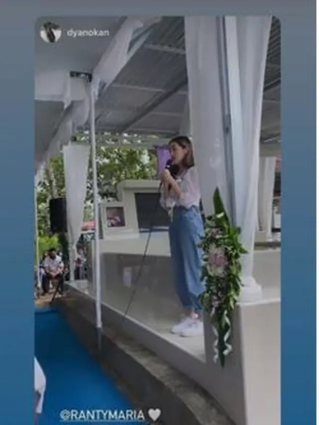7 Momen Ranty Maria Pulang Kampung ke Manado, Kunjungi Makam Sang Kakek