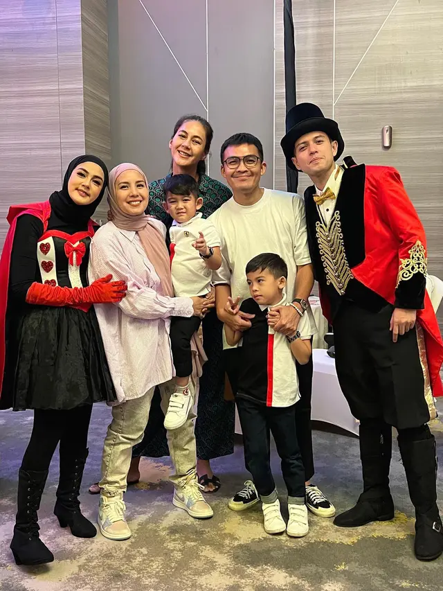 6 Potret Rifky Balweel Rayakan Ulang Tahun Anak, Penampilan Sang Istri Curi Perhatian