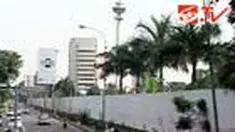 Menteri Sekretaris Negara Sudi Silalahi meminta agar pembangunan mal di kompleks Taman Ria Senayan dihentikan jika tak mempunyai izin Amdal dan IMB. 