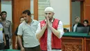 Kebahagiaan terlihat usai pembacaan vonis sidang kasus narkotika yang melibatkan Ridho Rhoma. Setelah melalui serangkaian panjang sejak Maret 2017 silam, akhirnya anak Rhoma Irama itu divonis 10 bulan penjara. (Adrian Putra/Bintang.com)