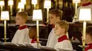 Sejumlah anak mengikuti latihan paduan suara untuk pernikahan Pangeran Harry dan tunangannya Meghan Markle di St George's Chapel, Windsor, Inggris (14/5). Setelah itu pasangan pengantin baru tersebut akan mengelilingi Windsor. (AFP/Pool/ Steve Parsons)
