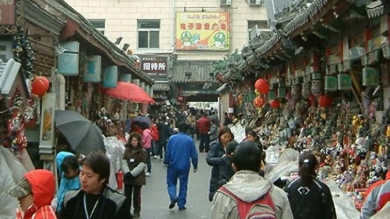 Minibus Tabrak Pengunjung Pasar Beijing, 4 Orang Tewas