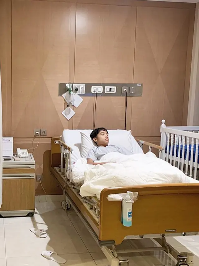 6 Potret Sunatan Betrand Peto, Sempat Takut Hingga Ditemani Ruben Onsu