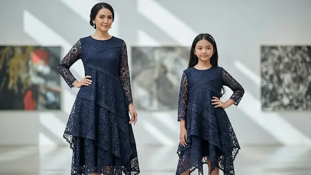 Dress Brokat dengan Layer Asimetris