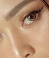 Kulit yang lembap sangat penting untuk tampilan sehat dan bercahaya seperti makeup soft bronze. [Dok/Pexels.com/Henry de Guzman].