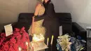 Cassandra Lee sebagai sahabat pun ikut memberi kejutan ulang tahun. Cassandra Lee pun tampil dengan pakaian serba hitamnya.  [@bebytsabina]
