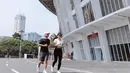 Inilah potret kompak Raditya Dika dan Anissa Aziza jogging bareng. (FOTO: instagram.com/p/Ci_keTwhIYL/)