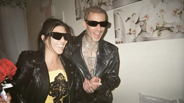 Kourtney Kardashian dan Travis Barker/dok. @kourtneykardash