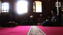 Suasana saat santri membaca Alquran atau bertadarus di pondok pesantren kawasan Tangerang, Senin, (26/4/2021). Bulan Ramdhan banyak dimanfaatkan para santri tersebut untuk mematangkan hafalan Alquran hingga khatam. (Liputan6.com/Angga Yuniar)
