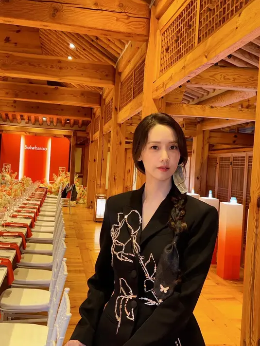 Yoona SNSD pilih tampilkan kulit glowing dan cerah dengan makeup semi dewy [@yoona_lim]