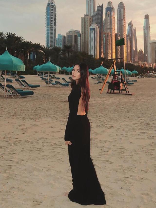 Alyssa Daguise Kenakan Outfit Backless. [@alyssadaguise]