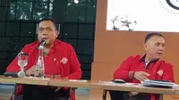 Mayor Jenderal TNI Cucu Somantri bersedia mendampingi Iwan Bule karena kesamaan visi dan misi untuk melakukan perubahan sepak bola Indonesia. (Bola.com/Zulfirdaus Harahap)