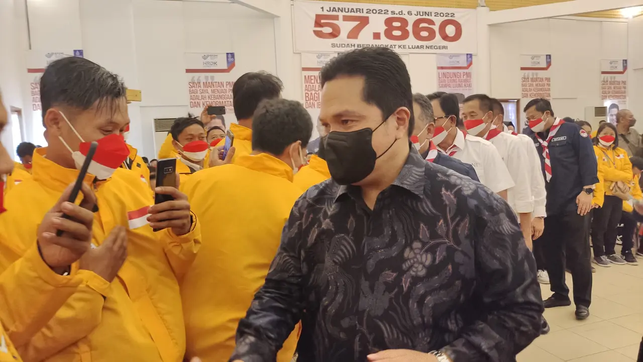 Menteri BUMN Erick Thohir melepas 285 PMI ke Korea Selatan (Korsel) bersama Kepala BP2MI Benny Rhamdani di Jakarta, Senin (6/6/2022).