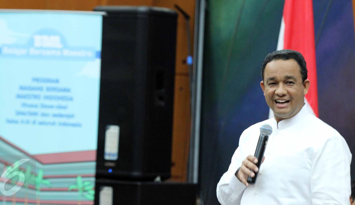 Mendikbud Anies Baswedan saat launching kegiatan Belajar Bersama Maestro (BBM), Jakarta, Jumat (12/6/2015).  Program ini dalam rangka pelestarian dan revitalisasi kebudayaan yang melibatkan 10 maestro Indonesia. (Lipuran6.com/Helmi Afandi)