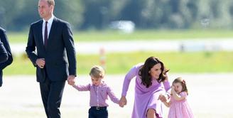 Saat banyak orang menginginkan hidup seperti keluarga kerajaan, Pangeran William dan Kate Middleton malah melakukan hal sebaliknya. (GETTY IMAGESKARWAI TANG/Cosmopolitan)