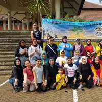 Menyenangkan! Di Depok ada komunitas yoga tiap Minggu pagi di Universitas Indonesia. (Sumber foto: