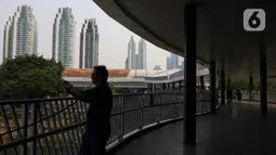Jembatan penyeberangan multiguna (JPM) Dukuh Atas di Jakarta Pusat sudah bisa dimanfaatkan oleh masyarakat untuk berpindah moda transportasi. Pembangunan JPM ini memiliki konsep konektivitas antar-moda, ramah pejalan kaki, dan ramah pesepeda.