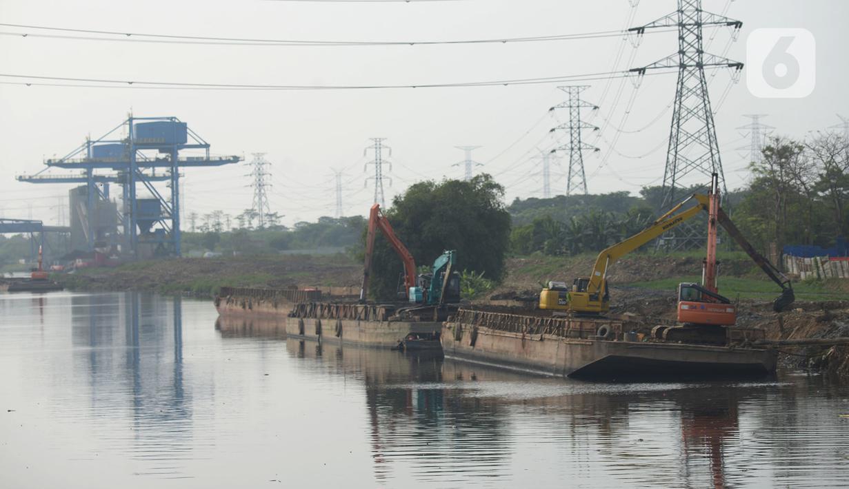 FOTO Cegah Pendangkalan Aliran Kali Cikarang  Bekasi  Laut 