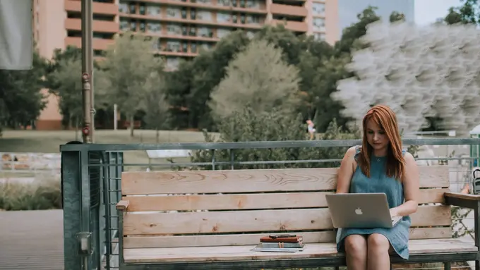 [Bintang] Aquarius Cocoknya Bekerja di 5 Bidang Ini, Apa Saja Ya?