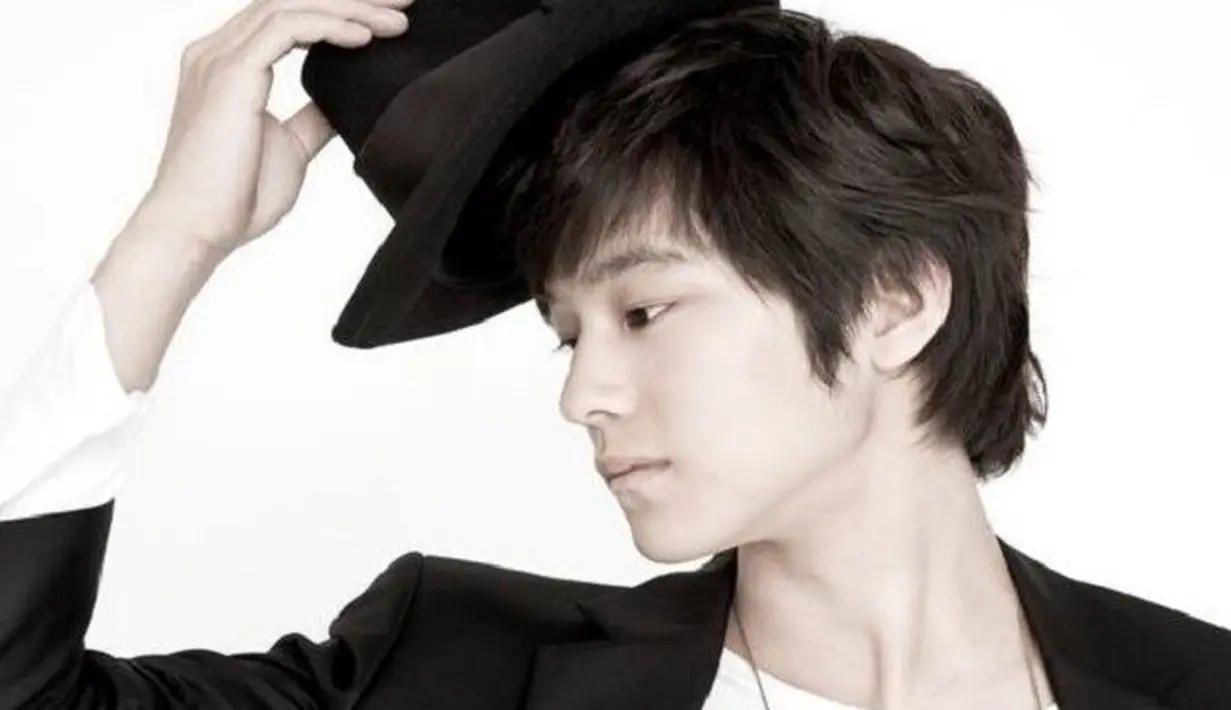 Seperti diketahui, aktor berwajah tampan ini menjalankan tugas wajib militernya pada 26 April 2018. Lantaran mengalami masalah kesehatan, ia pun bertugas di pelayanan publik. (Foto: Soompi.com)