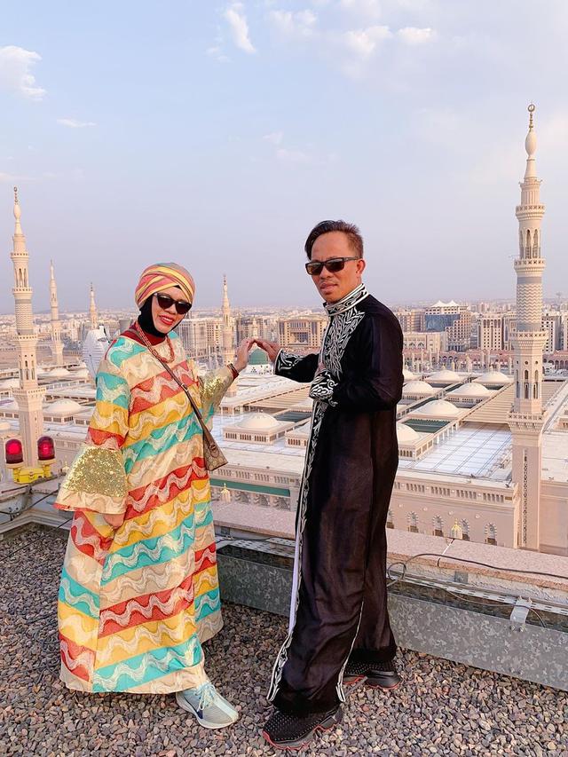 7 Potret Mesra Orang Tua Atta Halilintar, Tampil Kompak dan Stylish