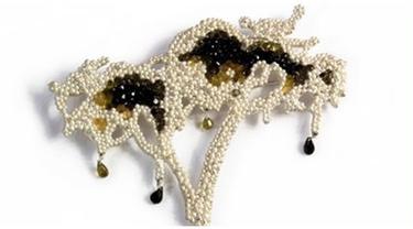 Uniknya Bros Mewah Yang Terinspirasi Kotoran Burung Ini Fashion