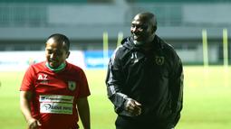 Persipura Jayapura semakin matang sejak diasuh pelatih Jacksen F. Tiago dalam dua tahun terakhir. Permainan Persipura semakin solid sehingga difavoritkan menjadi juara pada BRI Liga 1 2021/2022. (Foto: Bola.com/Nandang Permana)