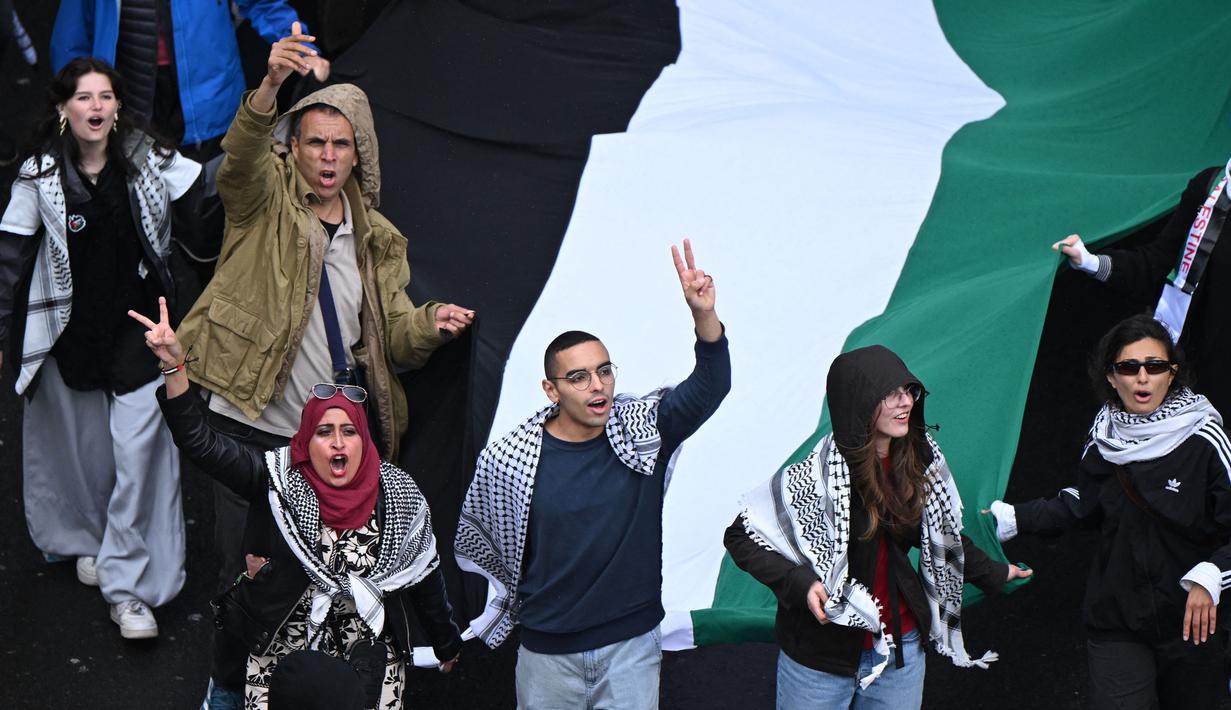 Pengunjuk rasa pro-Palestina mendesak segera diberlakukan gencatan senjata secara permanen di wilayah Gaza. (JUSTIN TALLIS/AFP)