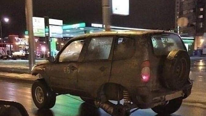 Modifikasi mobil dengan kayu (Sumber: Instagram/m.e.c.h.a.n.i.c.a.l_s)