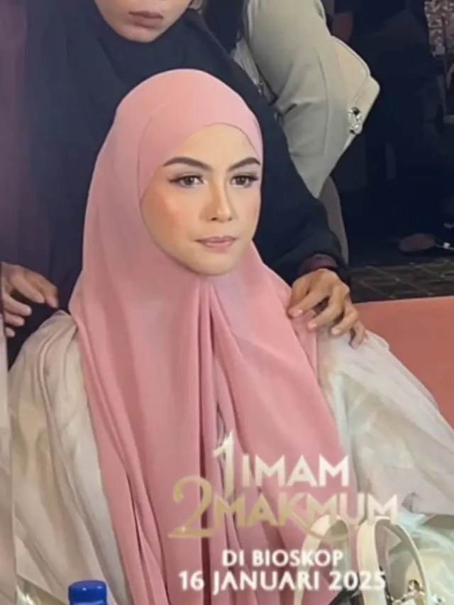 Tampilan Amanda Manopo dan Revalina S Temat saat Premier Film 1 Imam 2 Makmum.