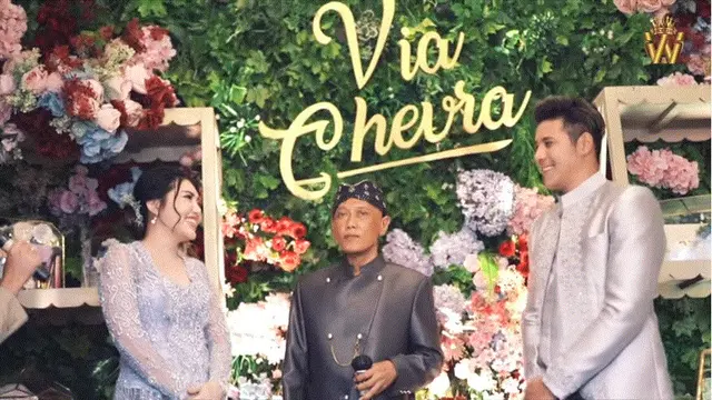 Momen Chevra Yolandi melamar Via Vallen dihadapan orangtuanya