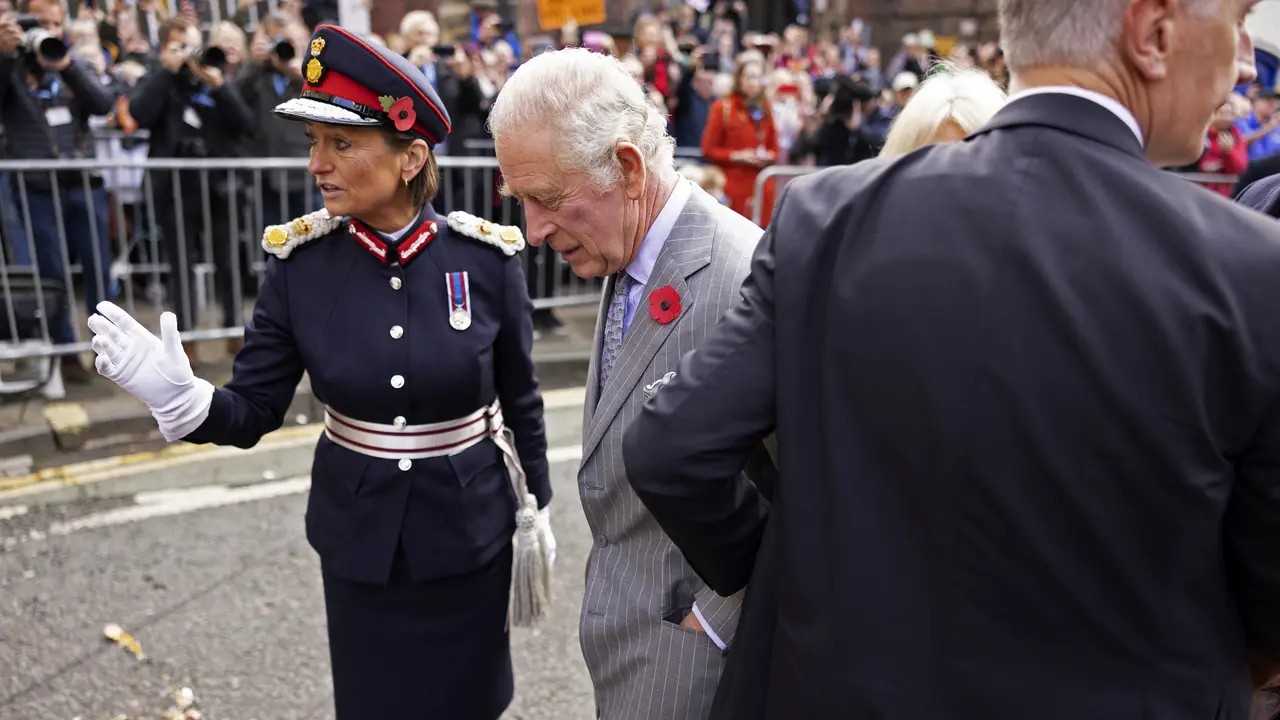 Raja Charles III Dilempari Telur oleh Aktivis Lingkungan Saat Kunjungan Kerajaan