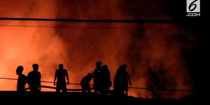 VIDEO: Kebakaran di Pegangsaan, Puluhan Rumah Hangus