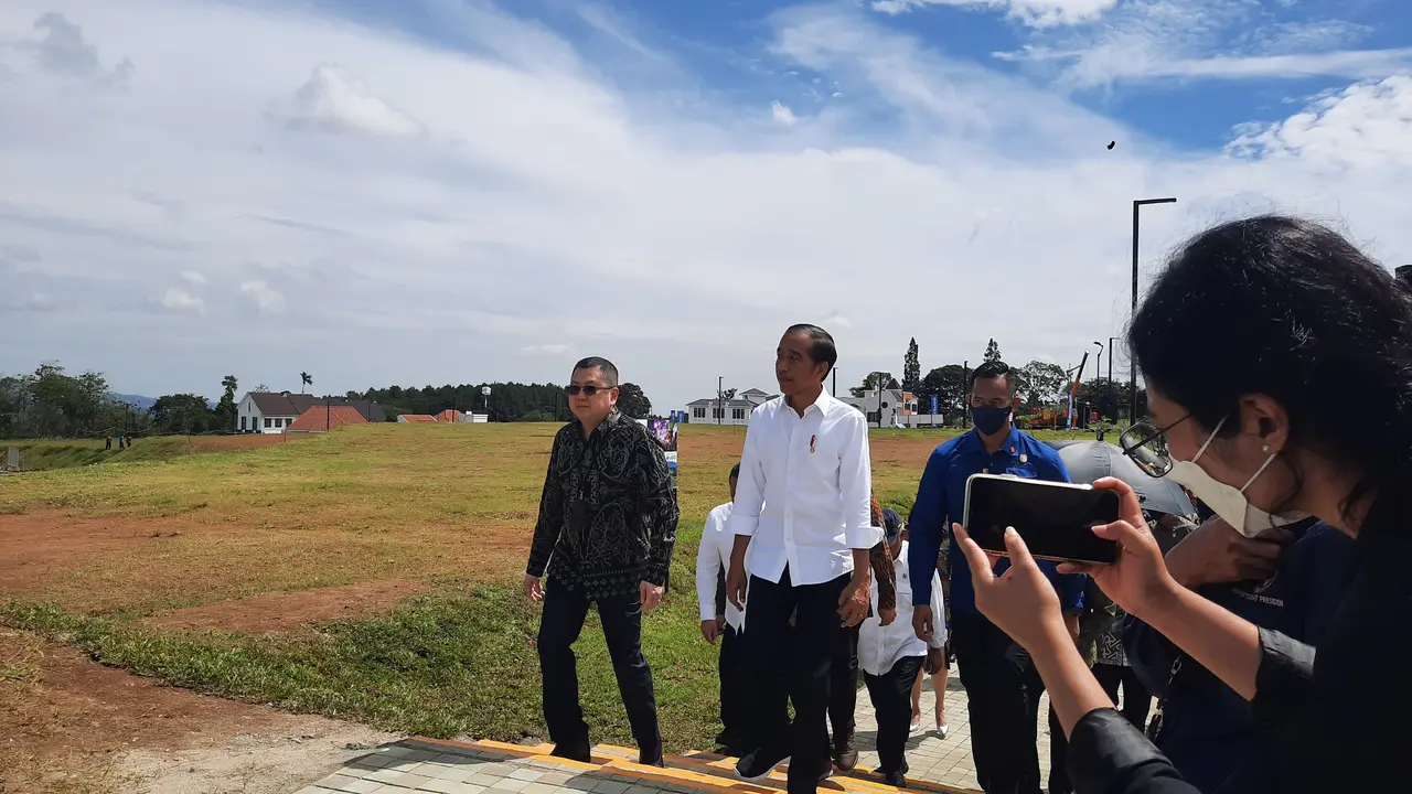 Presiden Joko Widodo atau Jokowi usai meresmikan Kawasan Ekonomi Khusus (KEK) Lido di Kabupaten Bogor Jawa Barat, Jumat (31/3/2023).