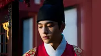 Myungsoo atau L `INFINITE` terlihat tampan saat mengenakan hanbok dalam drama Ruler Masters of the Mask (2017)
