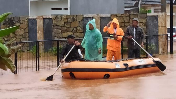 Banjir di Kecamatan Gunung Putri dan Cileungsi, Kabupaten Bogor, Jawa Barat. (Liputan6.com/Achmad Sudarno)