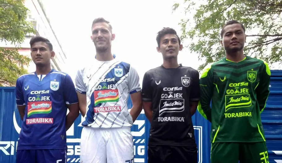 PSIS Semarang memperkenalkan skuat 2018 di halaman Masjid Agung Semarang, Sabtu (17/3/2018). (Bola.com/Ronald Seger)