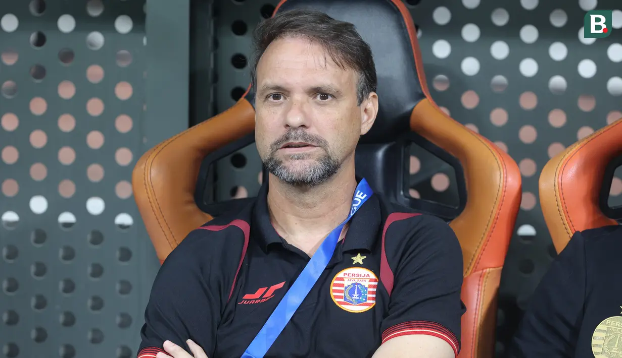 Pelatih Persija Jakarta, Mauricio Souza di Jakarta International Stadium dalam duel versus Persita Tangerang pada pekan pertama BRI Super League, Minggu (10/8/2025). (Bola.com/M. Iqbal Ichsan)