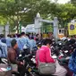 PNS terlambat mengikuti upacara Hari Kebangkitan Nasional (Liputan6.com/Delvira Chaerani Hutabarat)