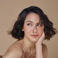 Pevita Pearce baru saja mengunggah beberapa potret terbarunya. Memperlihat foto close upnya yang memesona. Foto: Instagram.