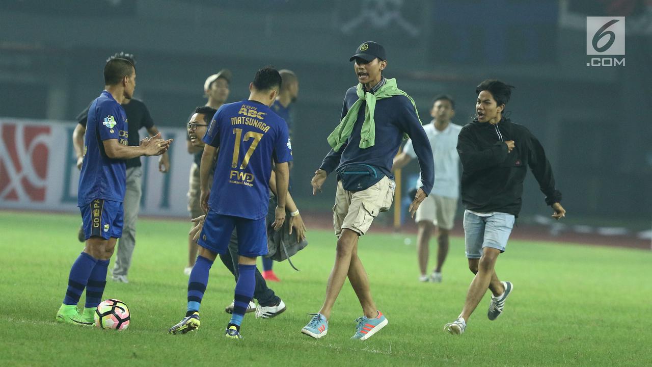 20170605-Kalah Dari Bhayangkara FC, Suporter Persib Luapkan Kekecewaan-Tebe