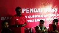 Rano Karno saat penyerahan formulir cagub di Kantor DPD PDIP Banten, Kota Serang, Selasa (15/3/2016). (Liputan6.com/Yandhi Deslatama)