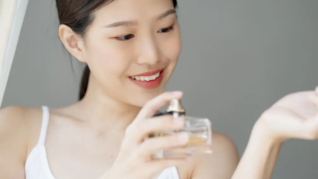 Teknik layering parfum untuk membuat wangi lebih personal. (foto: lifestylememory/freepik)