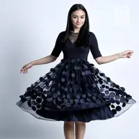 Darius Sinatrya saat pemotretan usai wawancara film ASIH di kantor KLY, Jakarta (2/10). Film ASIH bercerita tentang wanita dengan banyak kejadiaan naas menimpa hidupnya yang memutuskan membunuh anaknya sendiri.  (Liputan6.com/Herman Zakharia)