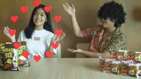 Review Indomie HypeAbis Chitato dilakukan oleh selebtwitt cantik Dofflzla.