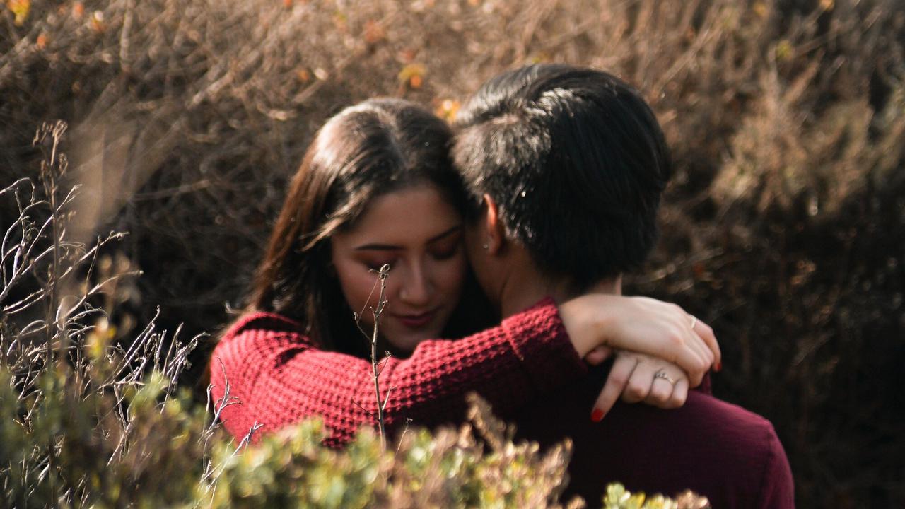 Virgo, Scorpio, Taurus, Cancer, Pisces, 5 Zodiak yang Suka Dipeluk Saat Marah atau Ngambek (Ilustrasi/copyright unsplash.com/Ivy Chen)