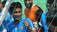Pemain Arema, Nasir, termotivasi setelah mencetak gol perdana. (Bola.com/Iwan Setiawan)